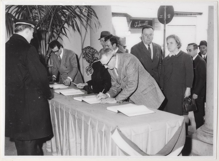 Gattatico-Reggio Emilia, 27-30 marzo 1970, Funerali di Alcide Cervi, firma del libro delle presenze